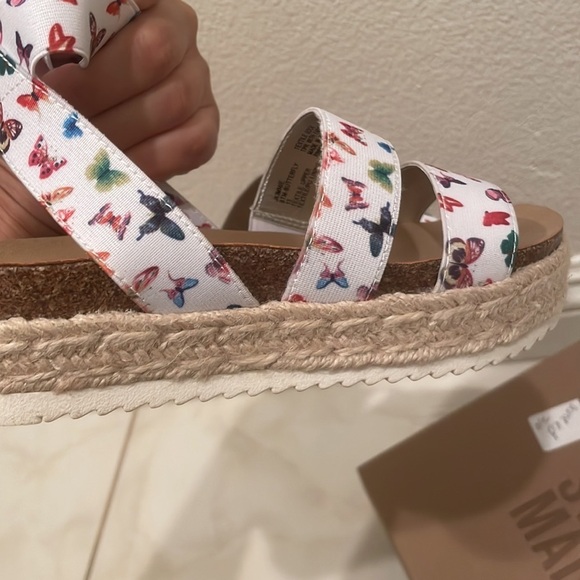 NWT GIRLS SIZE 13 STEVE MADDEN JKIMMIE BUTTERFLY SANDALS - Picture 8 of 11